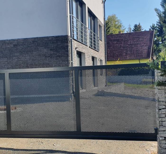 Samonosná brána Hracholusky