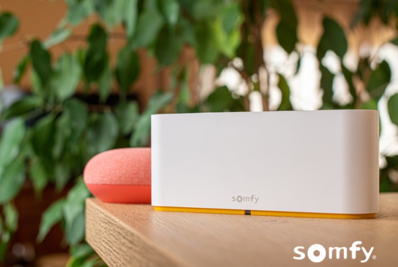 Ovládejte svou chytrou domácnost kompatibilním hlasovým asistentem (Siri, Google, Alexa)